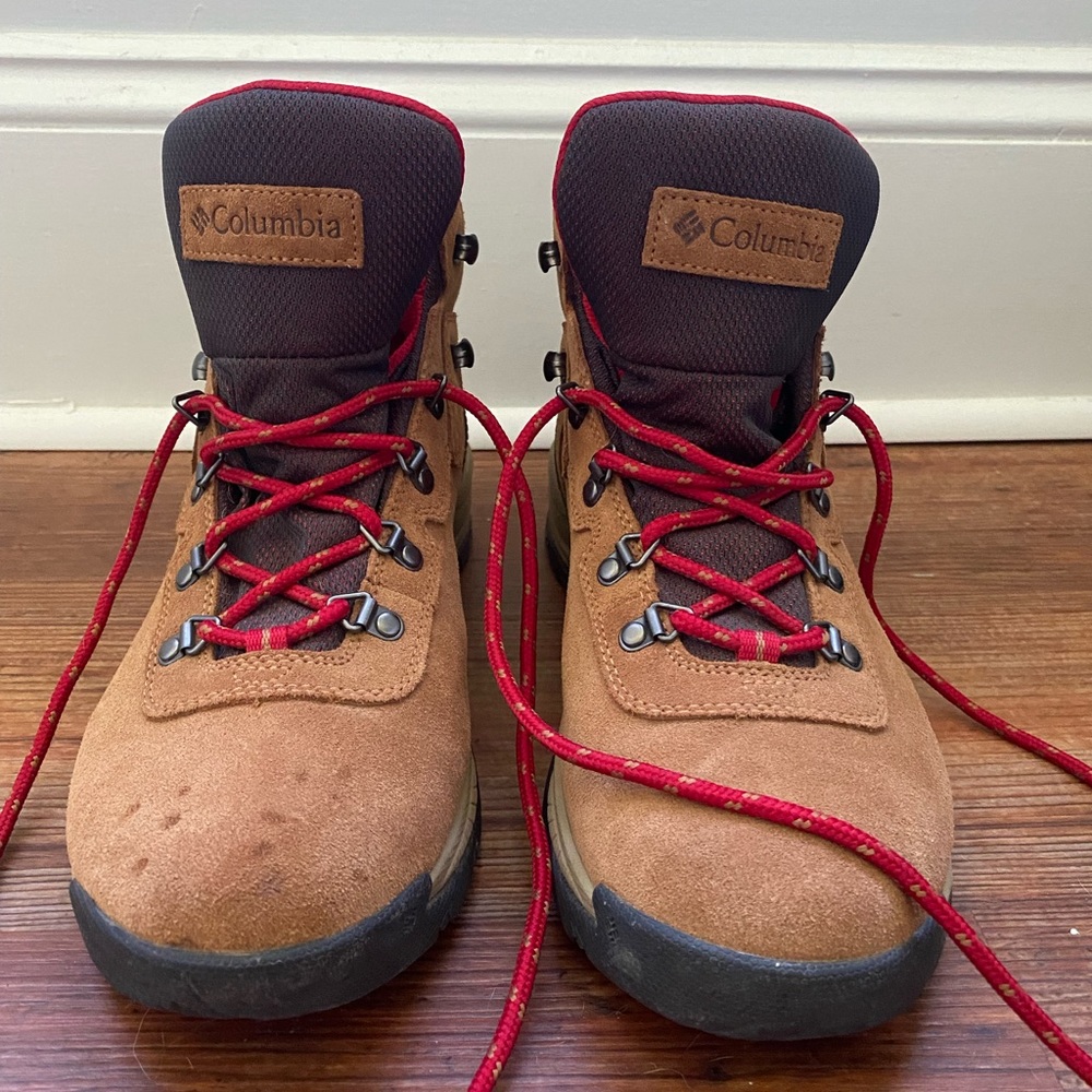 Columbia Women’s Newton Ridge Hiking Boots